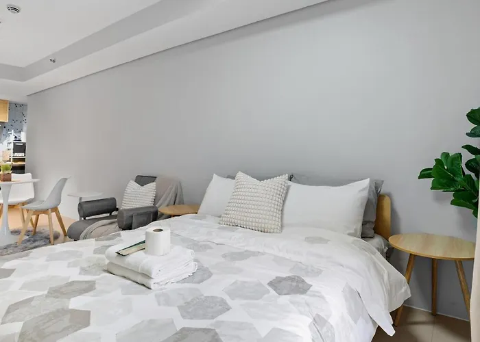Light & Airy Scandinavian Free Pool Access * Manila